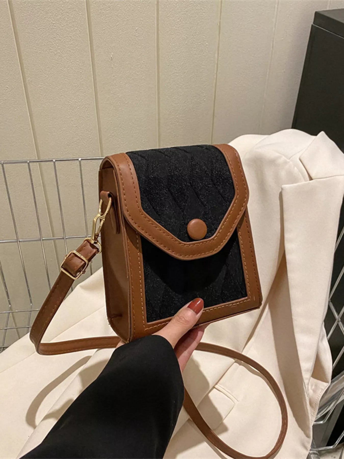 Adjustable Strap Flap Crossbody Bag - Flip Flop Dynasty