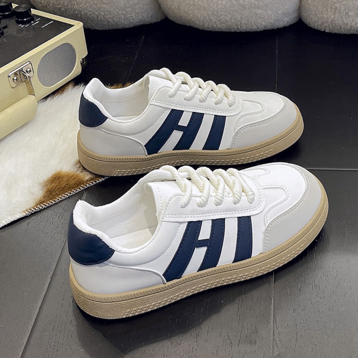 Contrast Round Toe Platform Sneakers - Flip Flop Dynasty