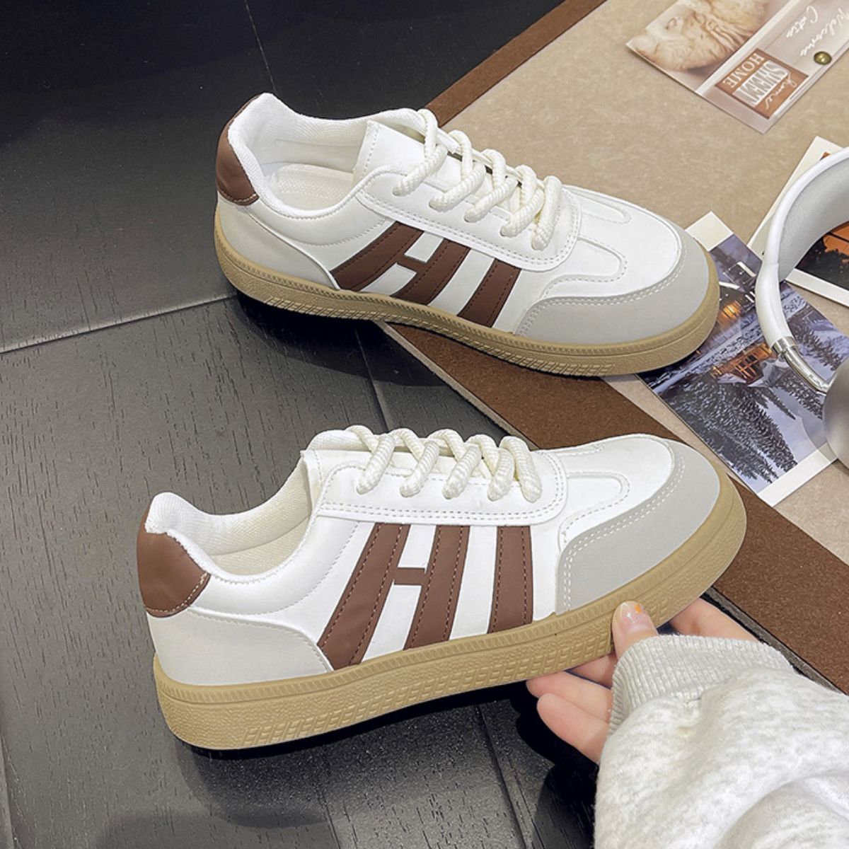 Contrast Round Toe Platform Sneakers - Flip Flop Dynasty