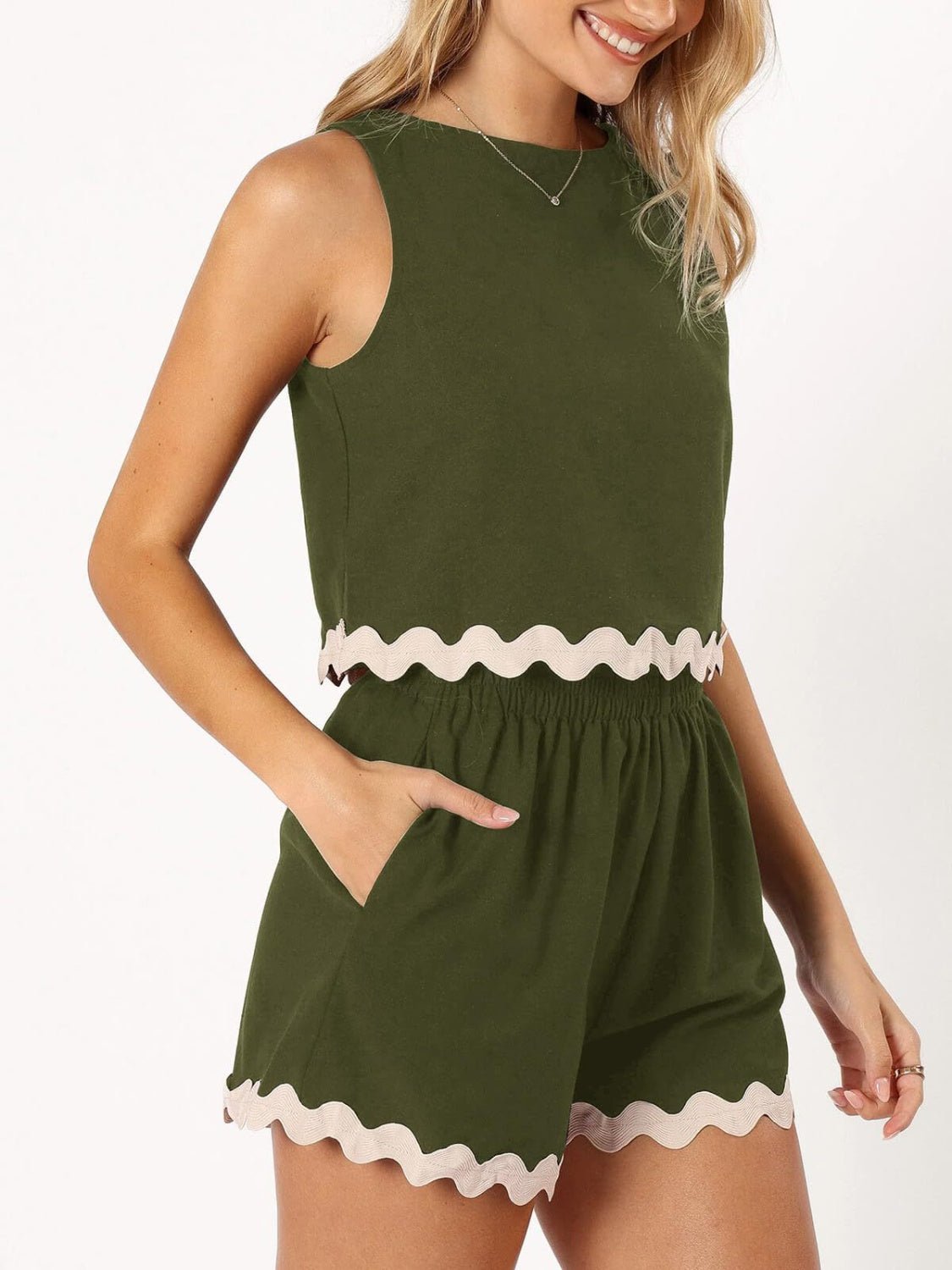 Contrast Trim Round Neck Top and Shorts Set - Flip Flop Dynasty