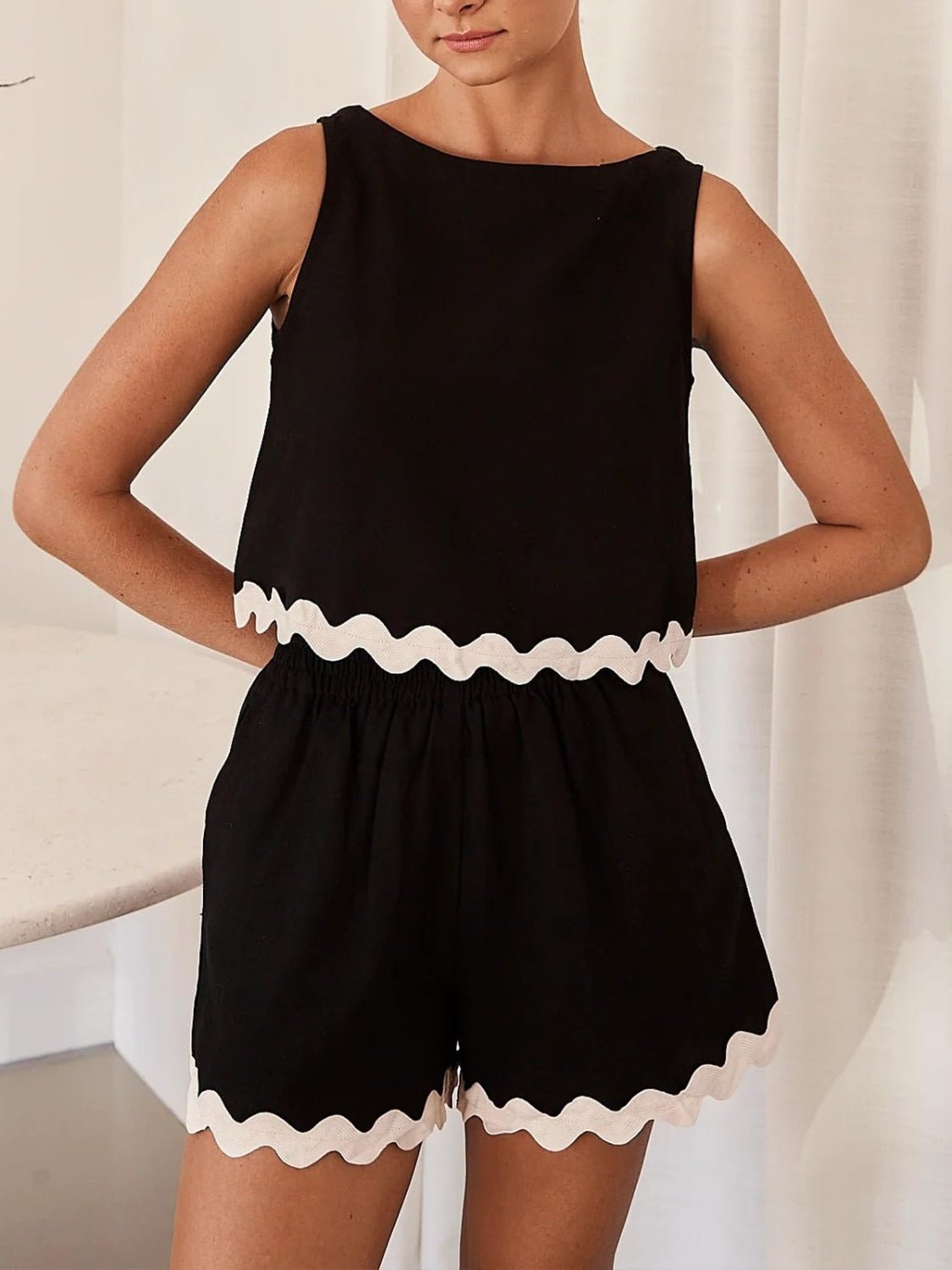 Contrast Trim Round Neck Top and Shorts Set - Flip Flop Dynasty