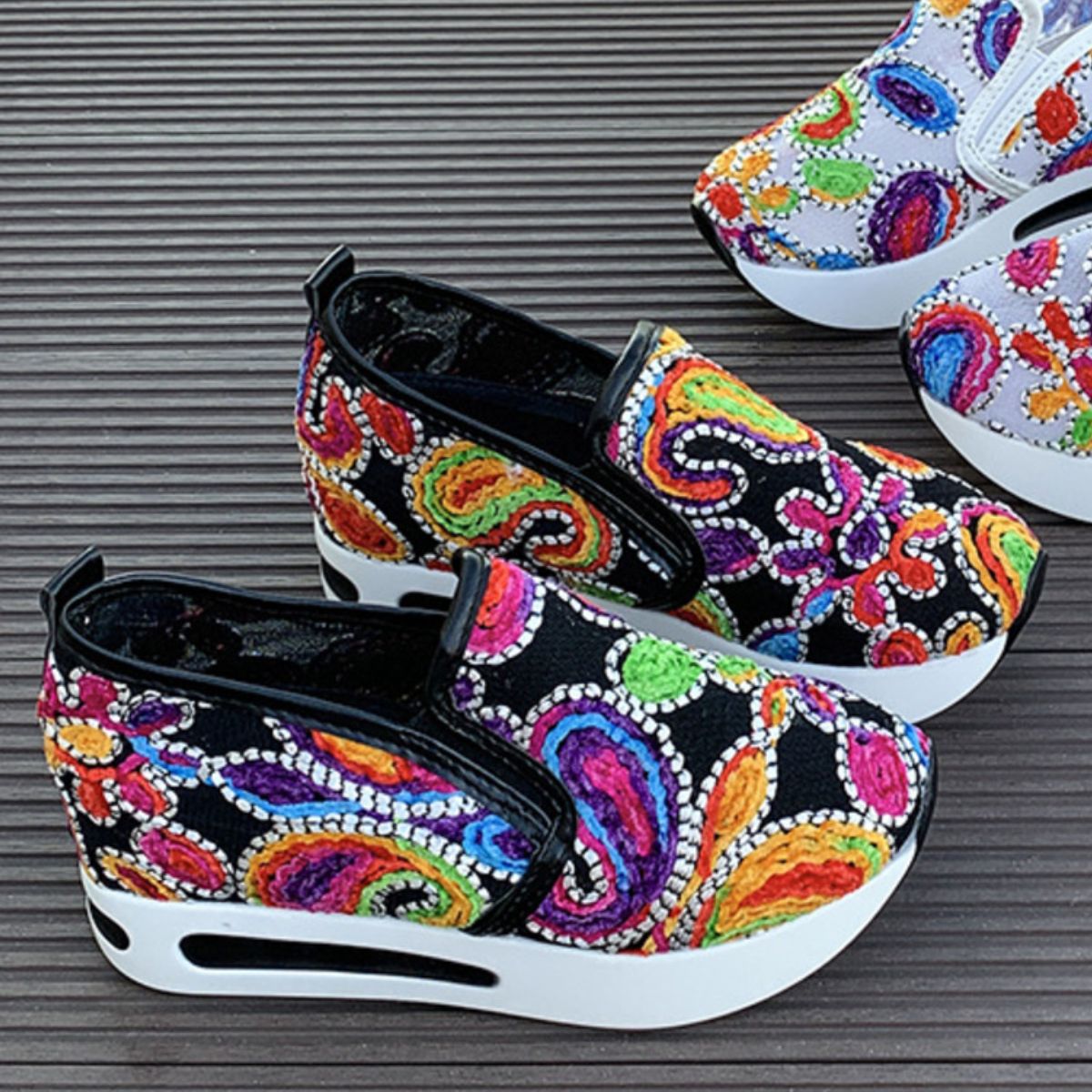 Printed Platform Round Toe Sneakers - Flip Flop Dynasty