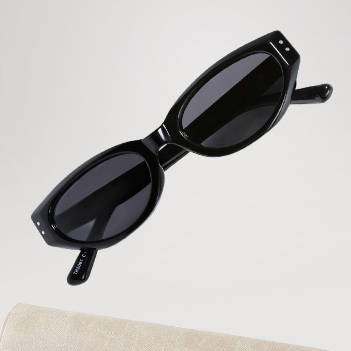 Retro Oval Frame Sunglasses - Flip Flop Dynasty