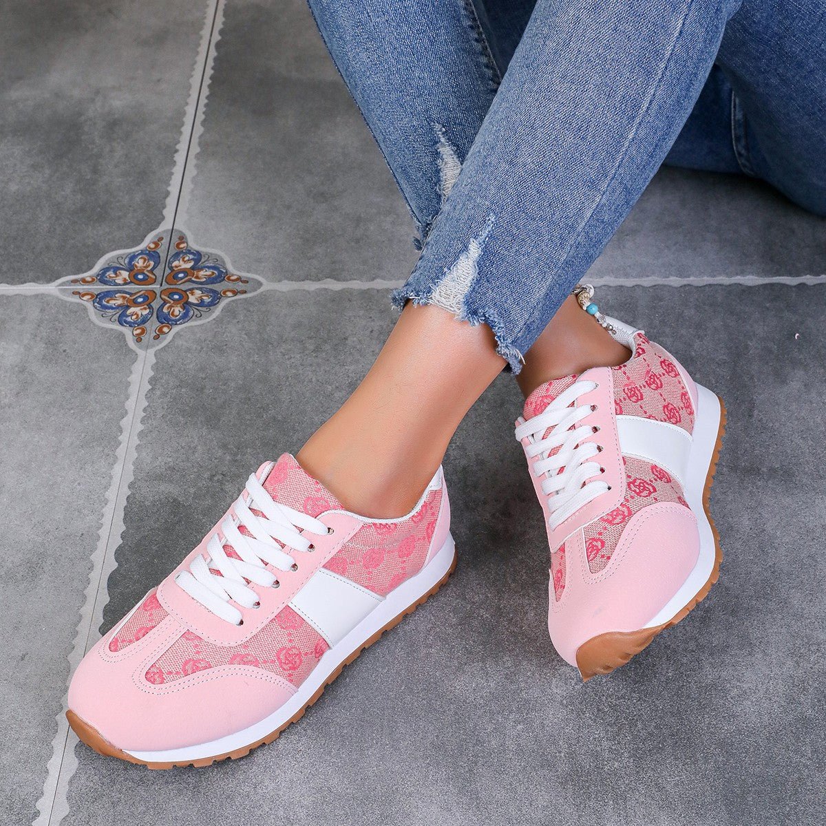 Contrast Round Toe Flat Sneakers - Flip Flop Dynasty