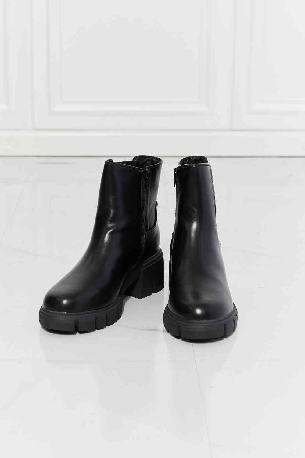 MMShoes What It Takes Lug Sole Chelsea Boots in Black - Flip Flop Dynasty