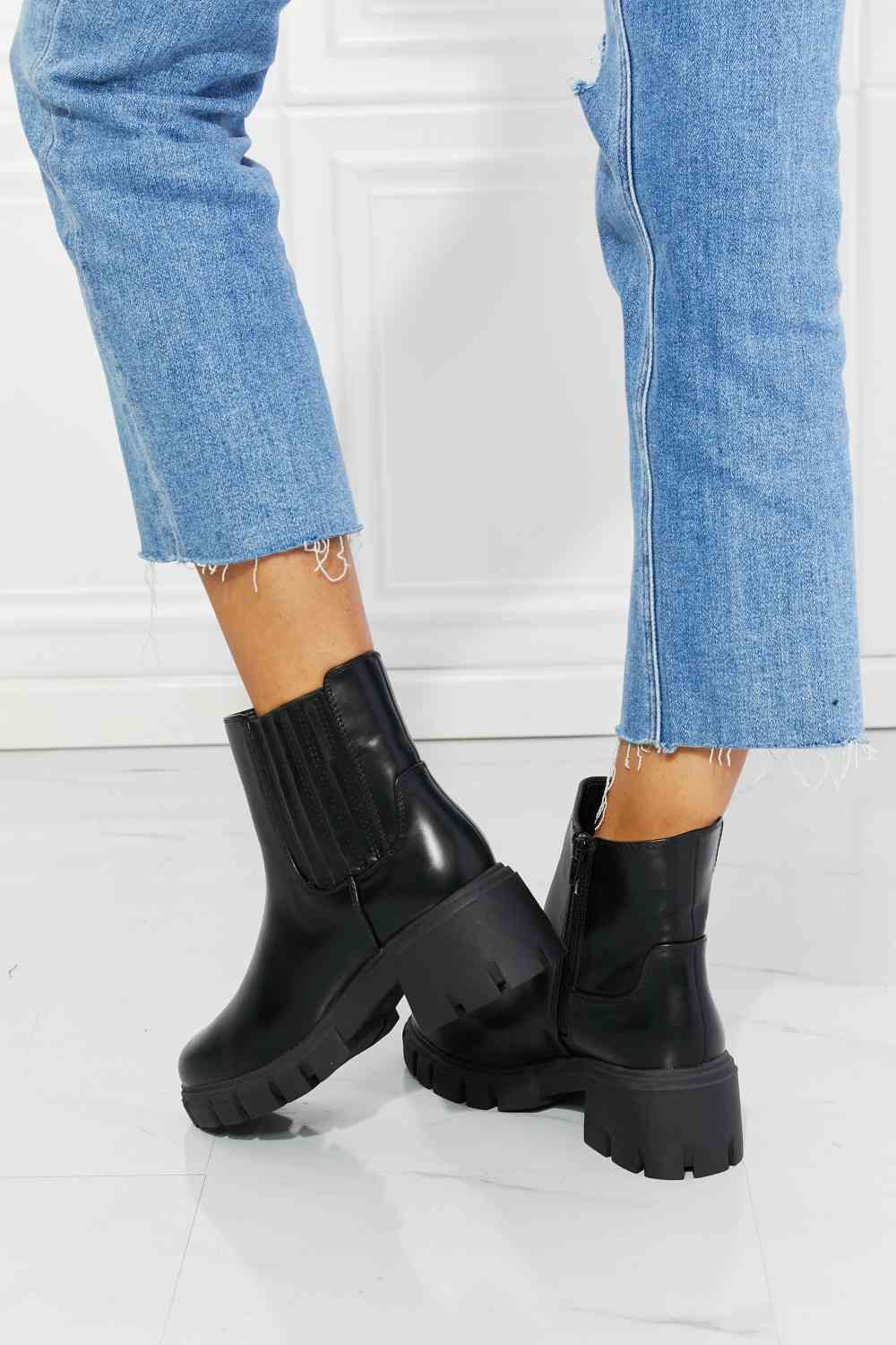 MMShoes What It Takes Lug Sole Chelsea Boots in Black - Flip Flop Dynasty