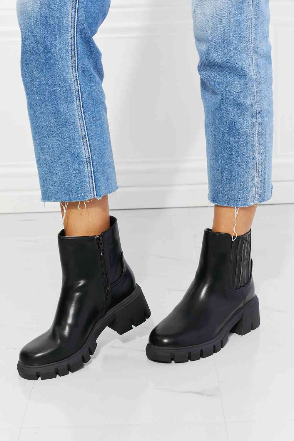 MMShoes What It Takes Lug Sole Chelsea Boots in Black - Flip Flop Dynasty