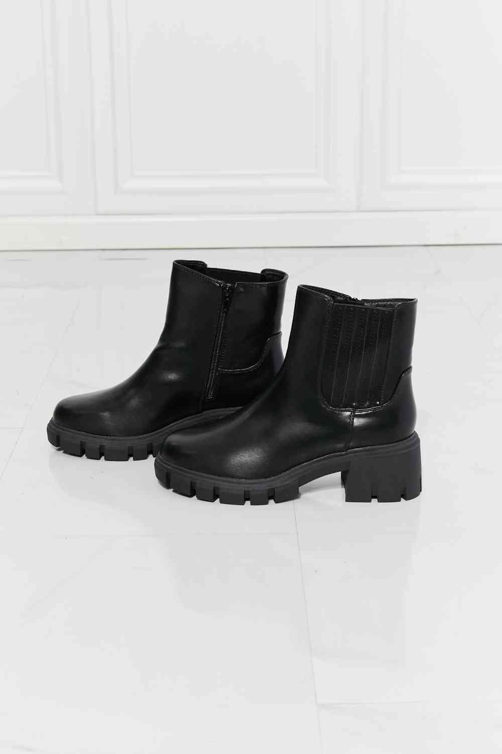 MMShoes What It Takes Lug Sole Chelsea Boots in Black - Flip Flop Dynasty