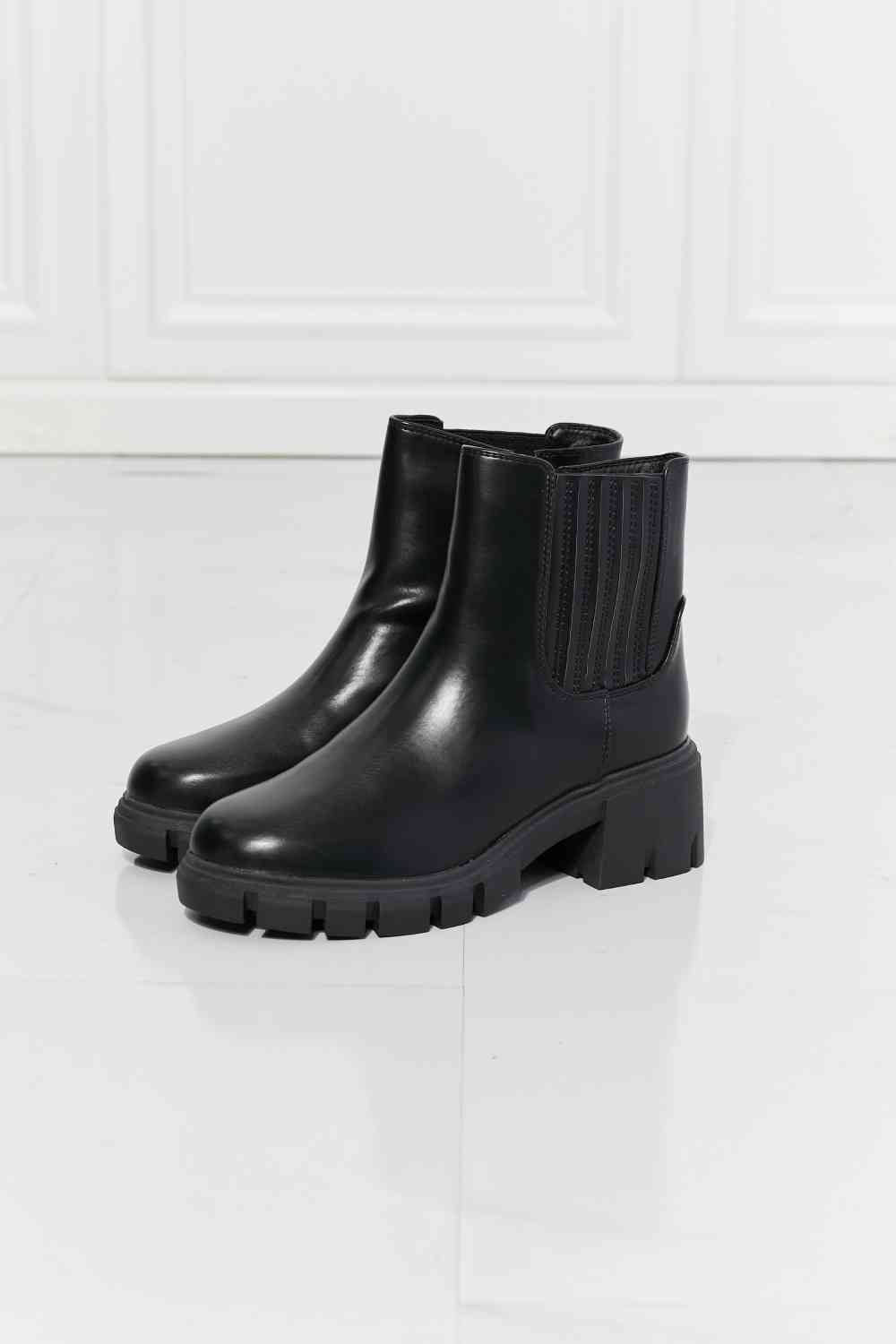 MMShoes What It Takes Lug Sole Chelsea Boots in Black - Flip Flop Dynasty