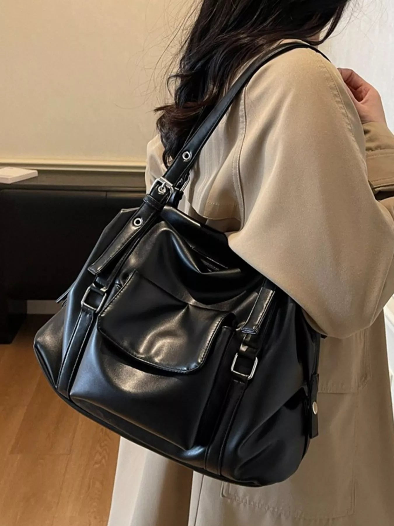 Multiple Pockets Handbag - Flip Flop Dynasty