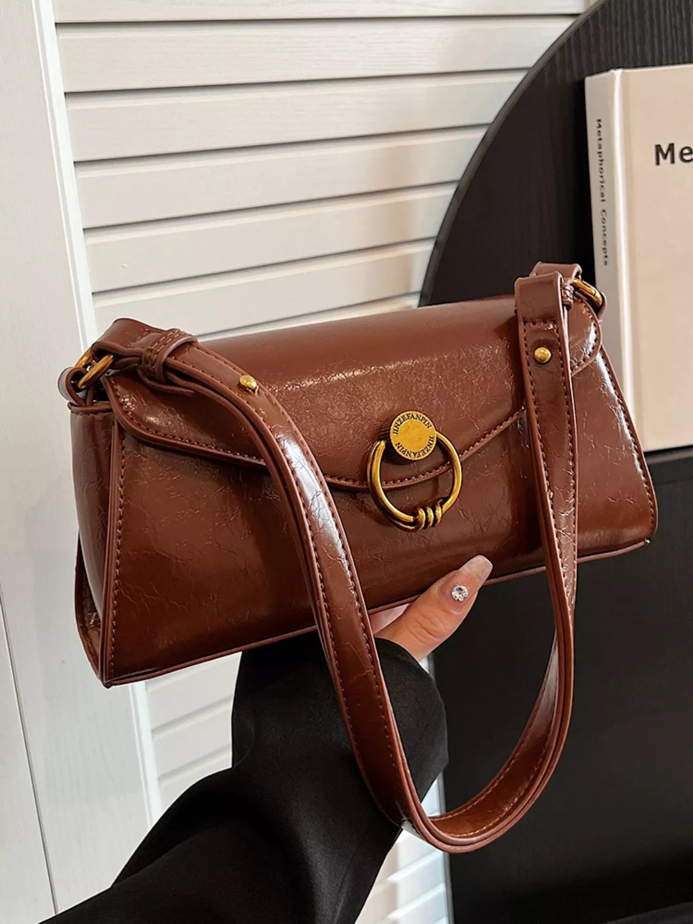 Retro Ring Decor Shoulder Bag - Flip Flop Dynasty