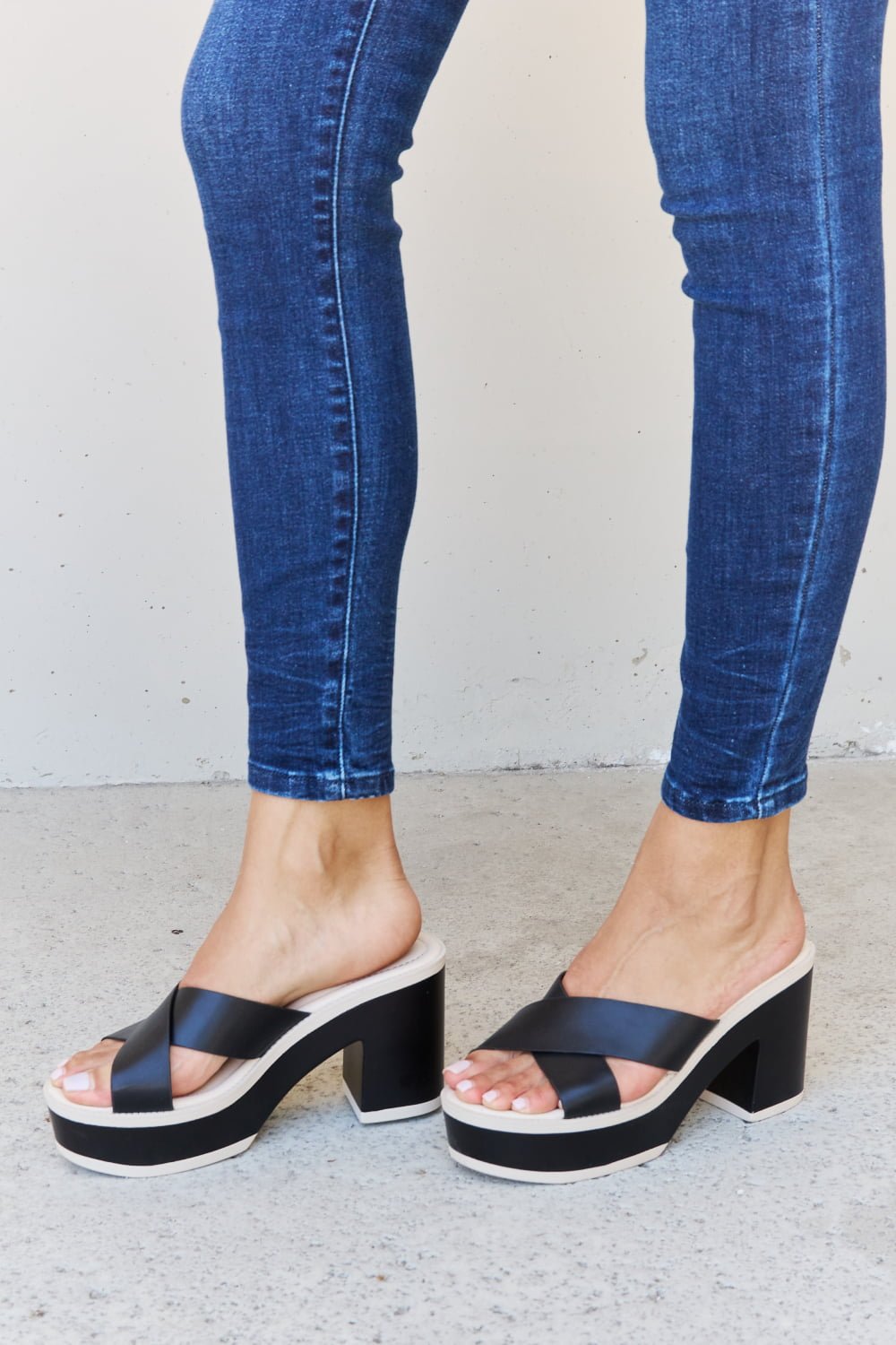 Weeboo Cherish The Moments Contrast Platform Sandals in Black - Flip Flop Dynasty