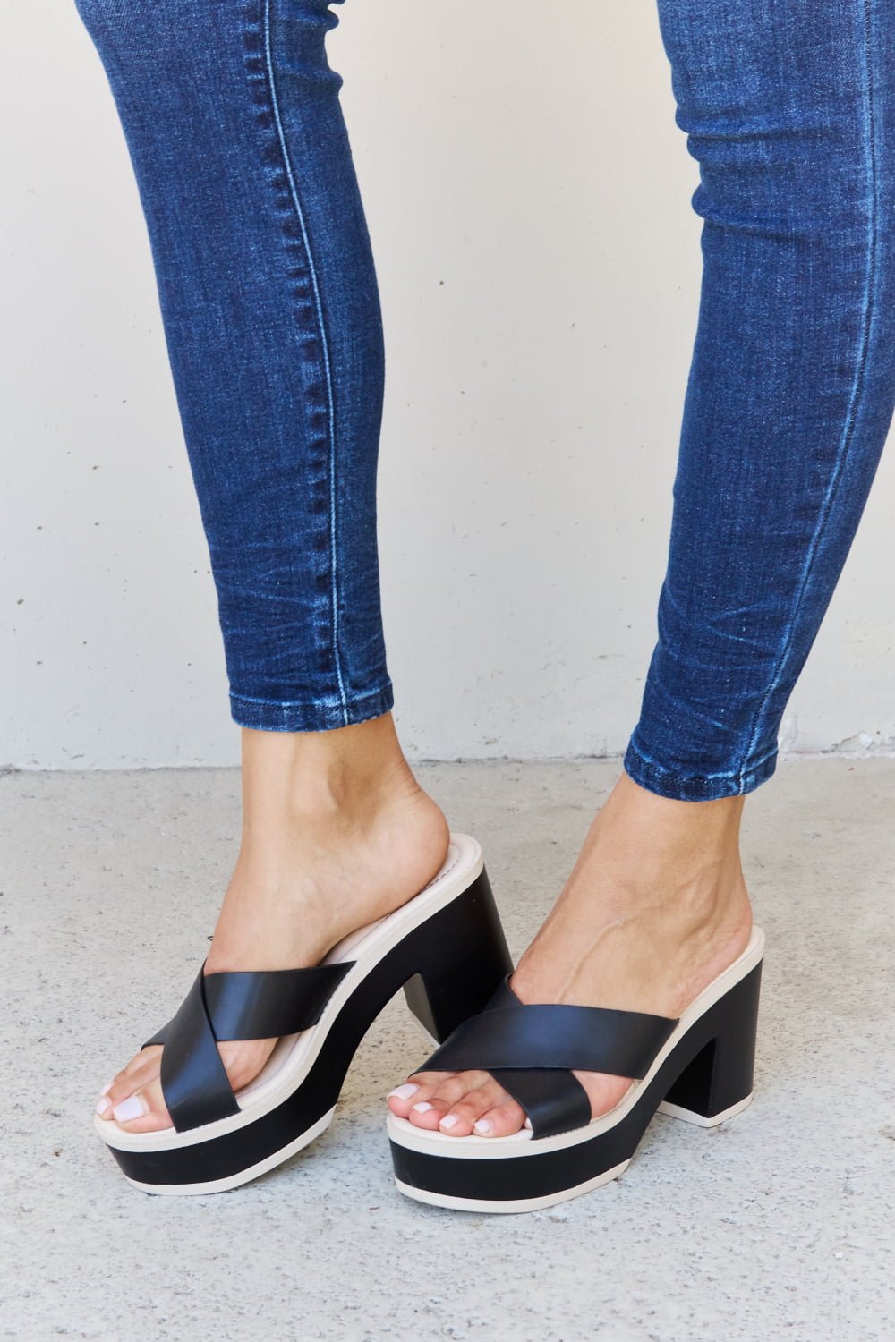 Weeboo Cherish The Moments Contrast Platform Sandals in Black - Flip Flop Dynasty